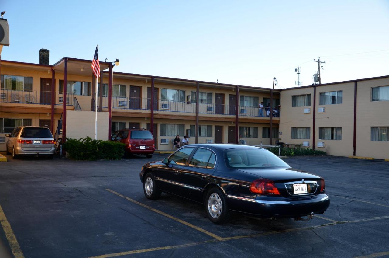 | Village Inn Green Bay