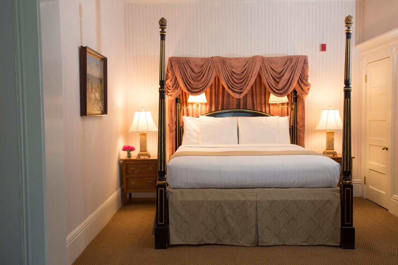 Deluxe King Suite at Hotel Majestic