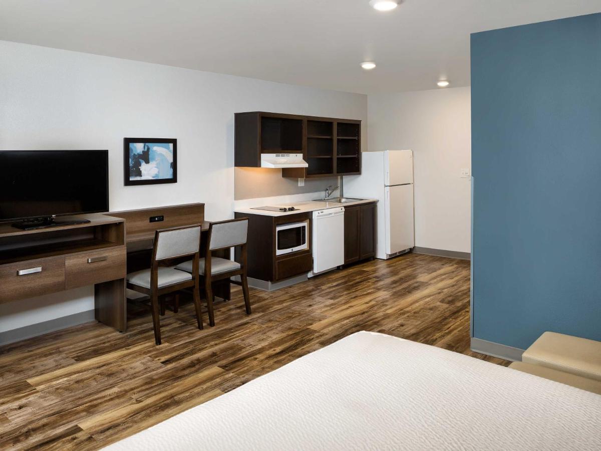 Queen Studio at WoodSpring Suites Houston IAH Airport