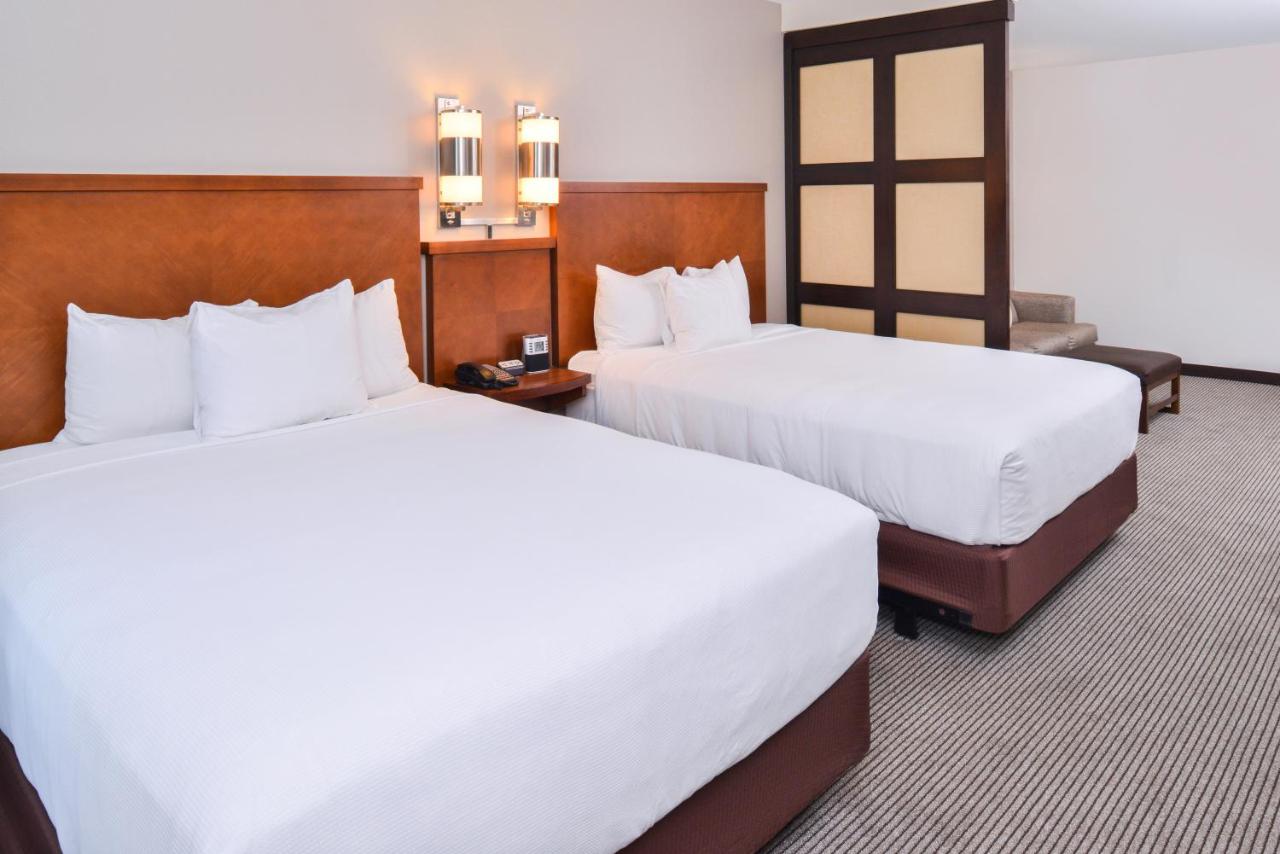 Queen Room with Two Queen Beds - Disability Access/Bathtub at Hyatt Place Chesapeake