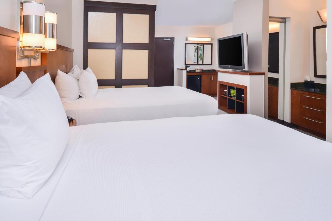 Queen Room with Two Queen Beds - Disability Access/Bathtub at Hyatt Place Chesapeake
