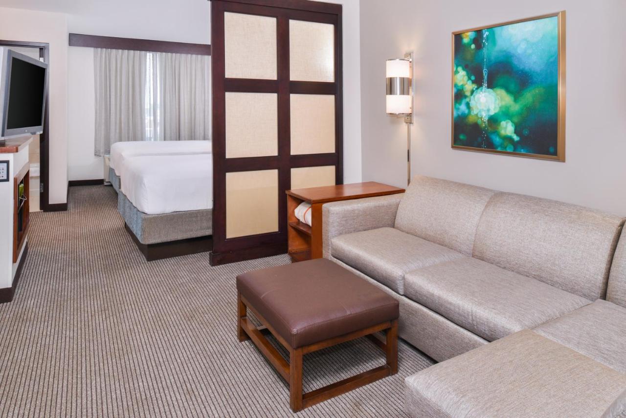 Queen Room with Two Queen Beds - Disability Access/Bathtub at Hyatt Place Chesapeake