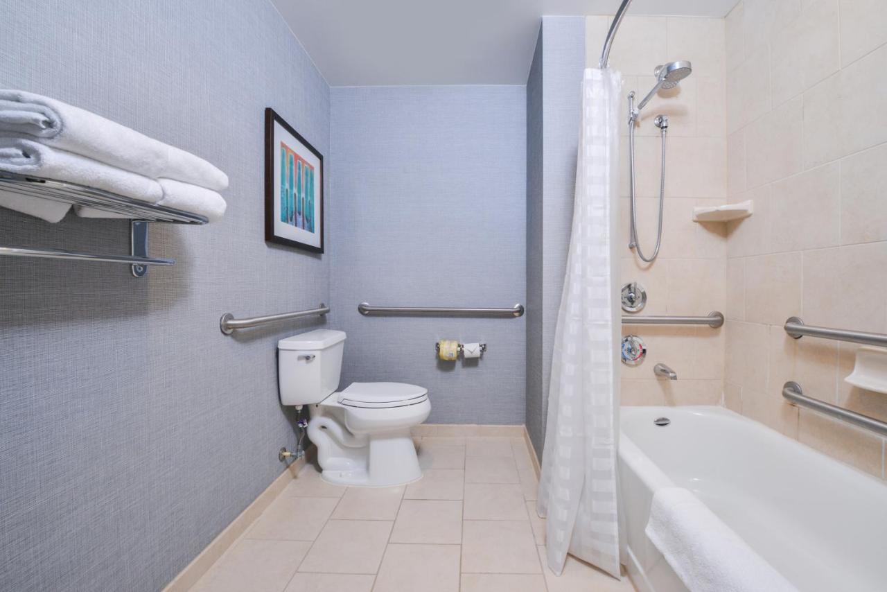Queen Room with Two Queen Beds - Disability Access/Bathtub at Hyatt Place Chesapeake
