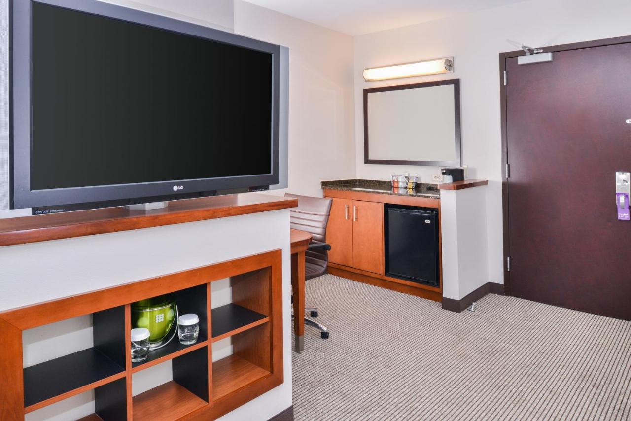Queen Room with Two Queen Beds - Disability Access/Bathtub at Hyatt Place Chesapeake
