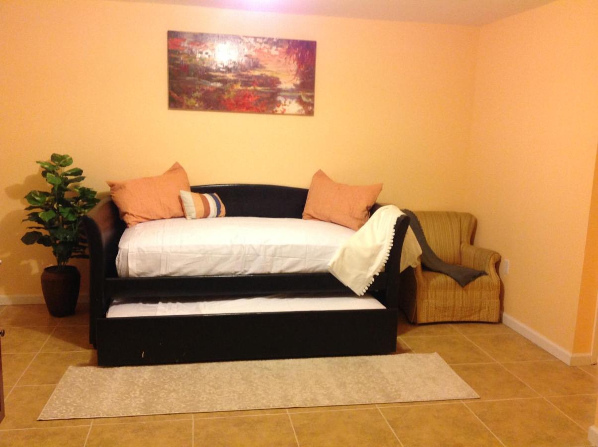 | Mojoy Homesuites At Runyon