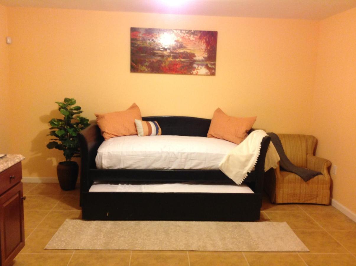 | Mojoy Homesuites At Runyon