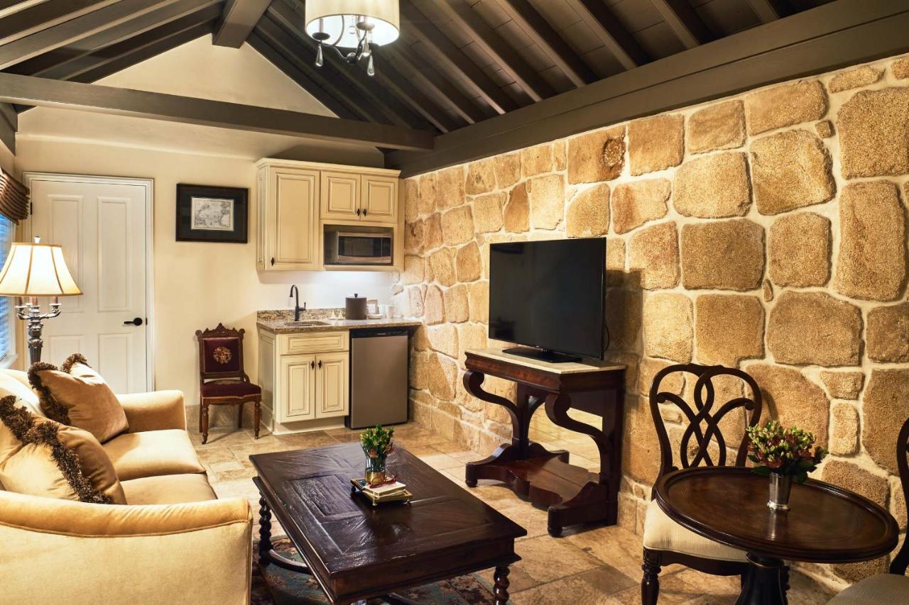 Deluxe King Suite at The Collector Inn - Adults Only