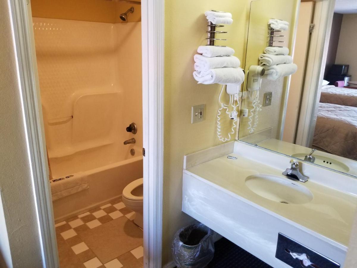 | Americas Best Inn - Savannah