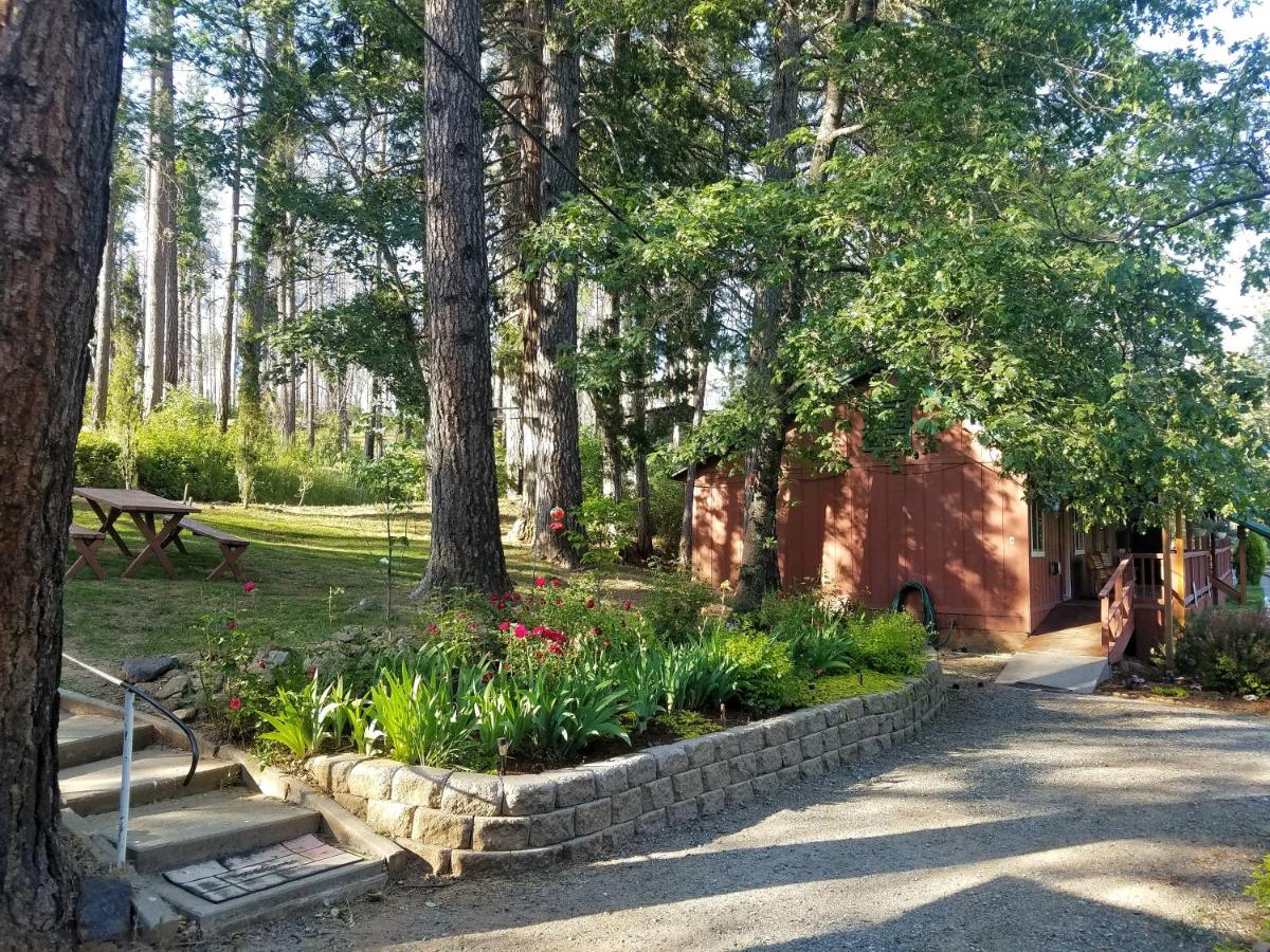 | Yosemite Riverside Inn