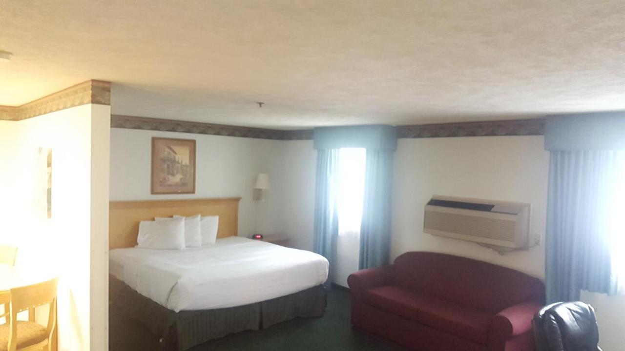 Executive King Studio Suite - Disability Access/Non-Smoking at Baymont by Wyndham Coeur D Alene