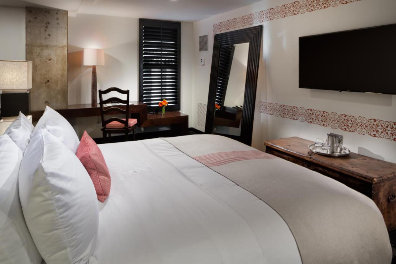 King Room with City View at Hotel Valencia Riverwalk