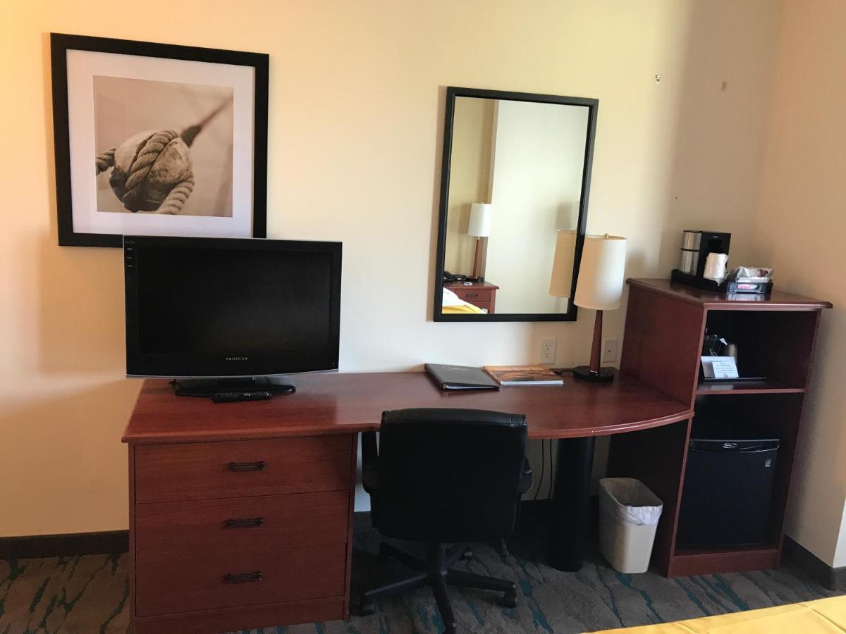 King Room - Non-Smoking at Gateway Hotel & Suites Ocean City, an Ascend Collection Hotel