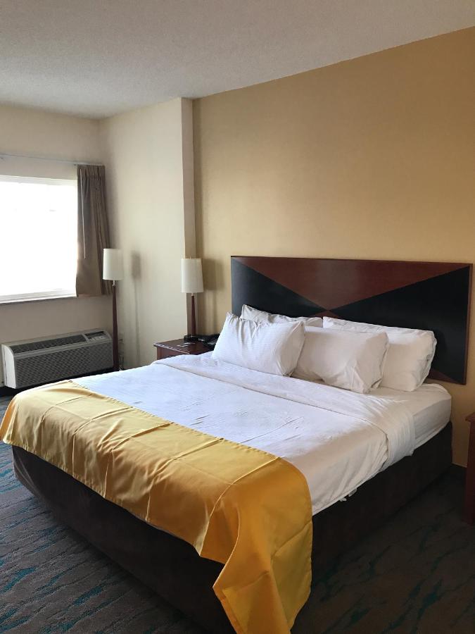 King Room with Partial Sea View - Non-Smoking at Gateway Hotel & Suites Ocean City, an Ascend Collection Hotel