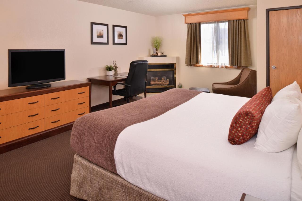 Deluxe King Room with Sofa Bed - Non-Smoking at Best Western Plus Sidney Lodge