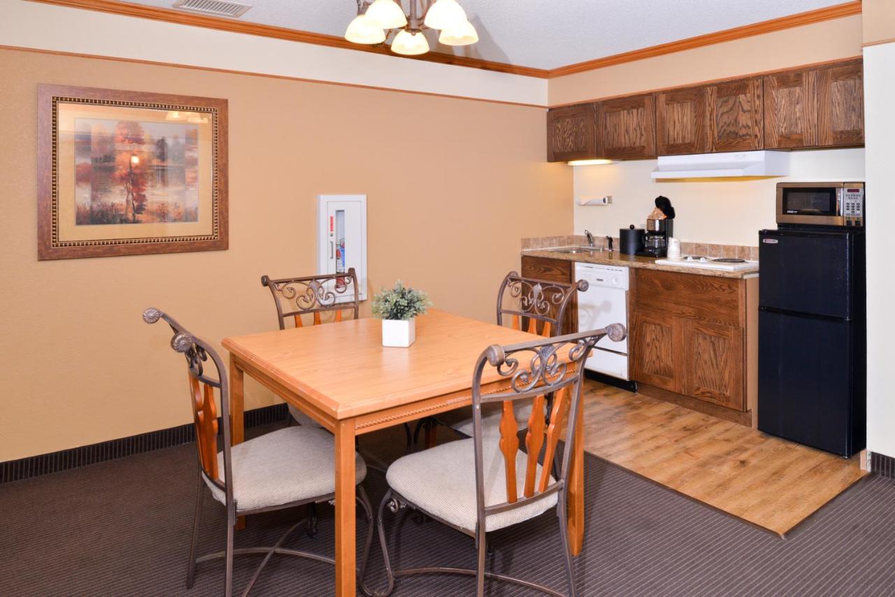 King Suite with Kitchenette - Non-Smoking at Best Western Plus Sidney Lodge