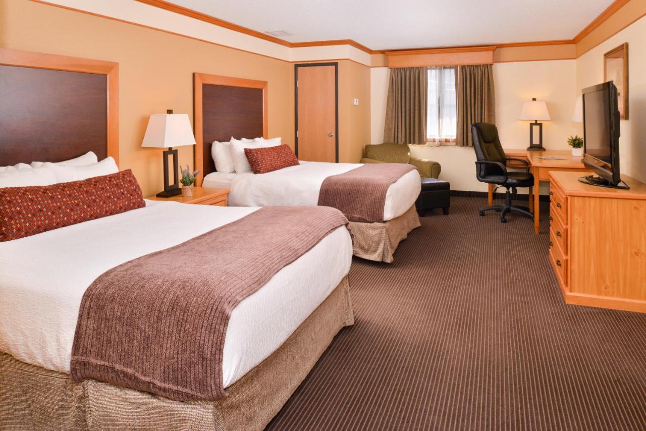Queen Room with Two Queen Beds with Roll-In Shower - Disability Access at Best Western Plus Sidney Lodge