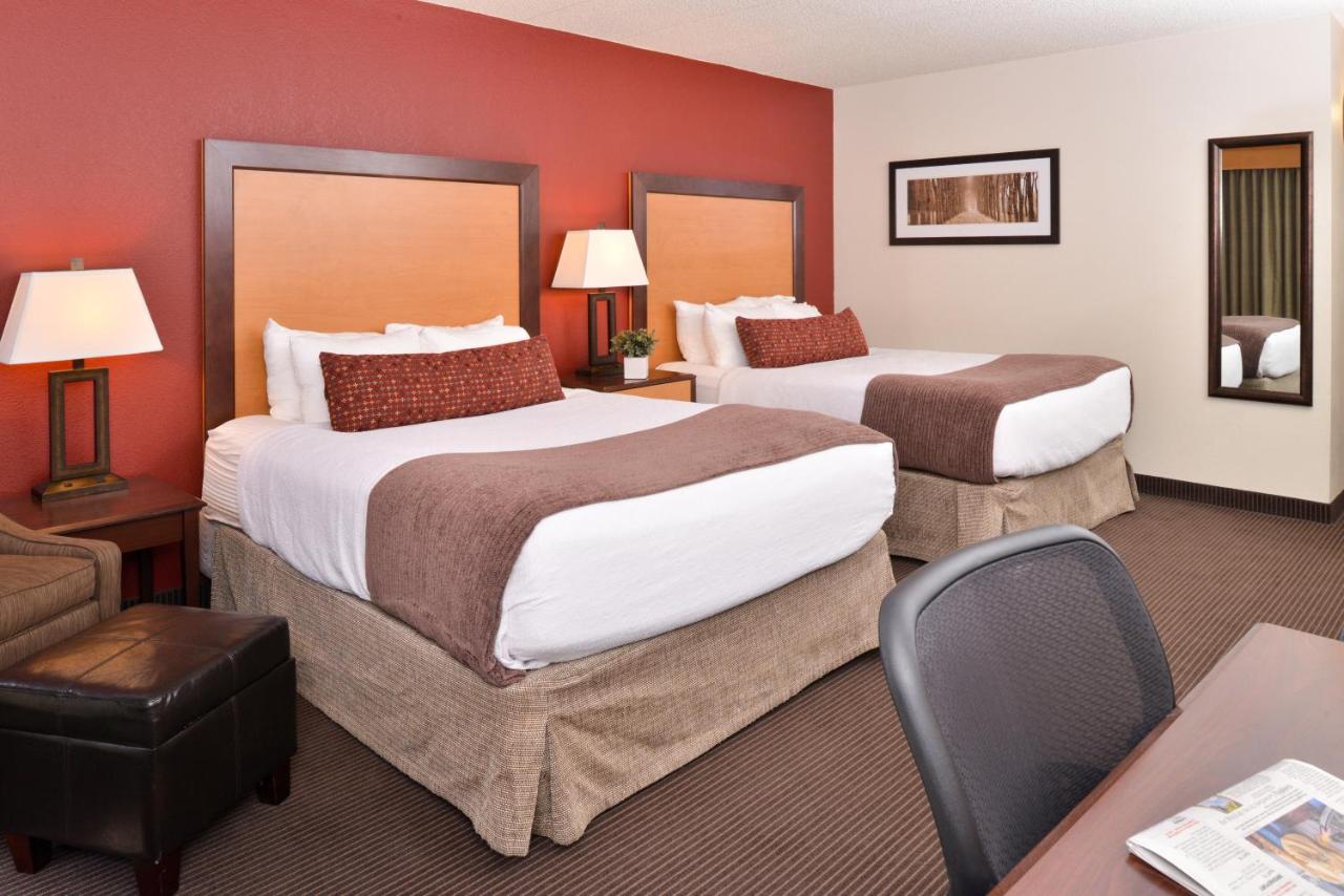 Queen Suite with Two Queen Beds with Kitchenette - Non-Smoking at Best Western Plus Sidney Lodge