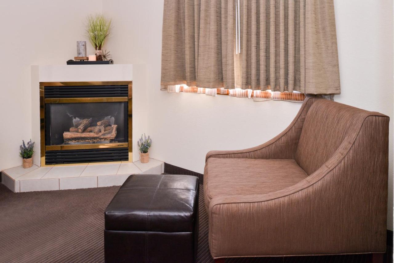 Deluxe King Room with Sofa Bed - Non-Smoking at Best Western Plus Sidney Lodge