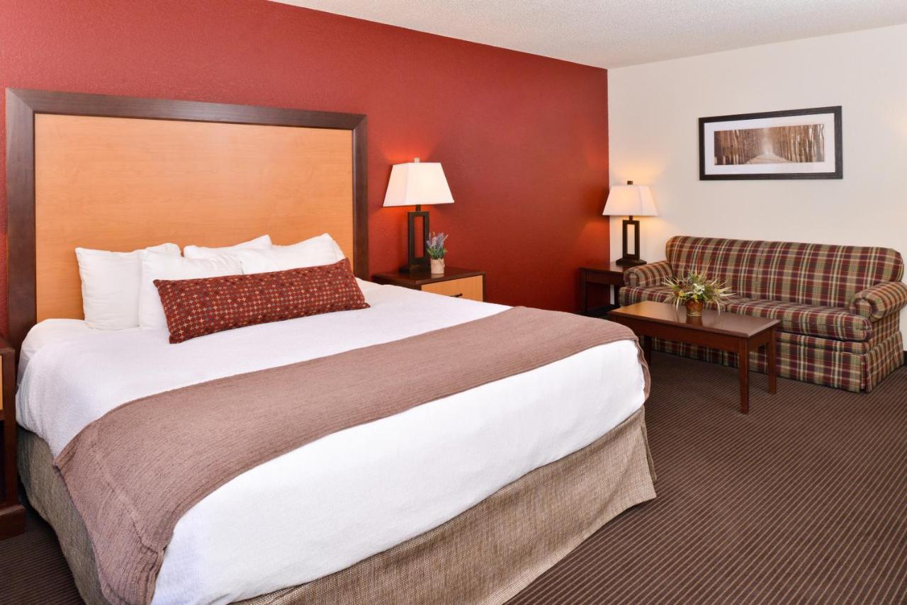 King Room with Sofa Bed - Non-Smoking at Best Western Plus Sidney Lodge
