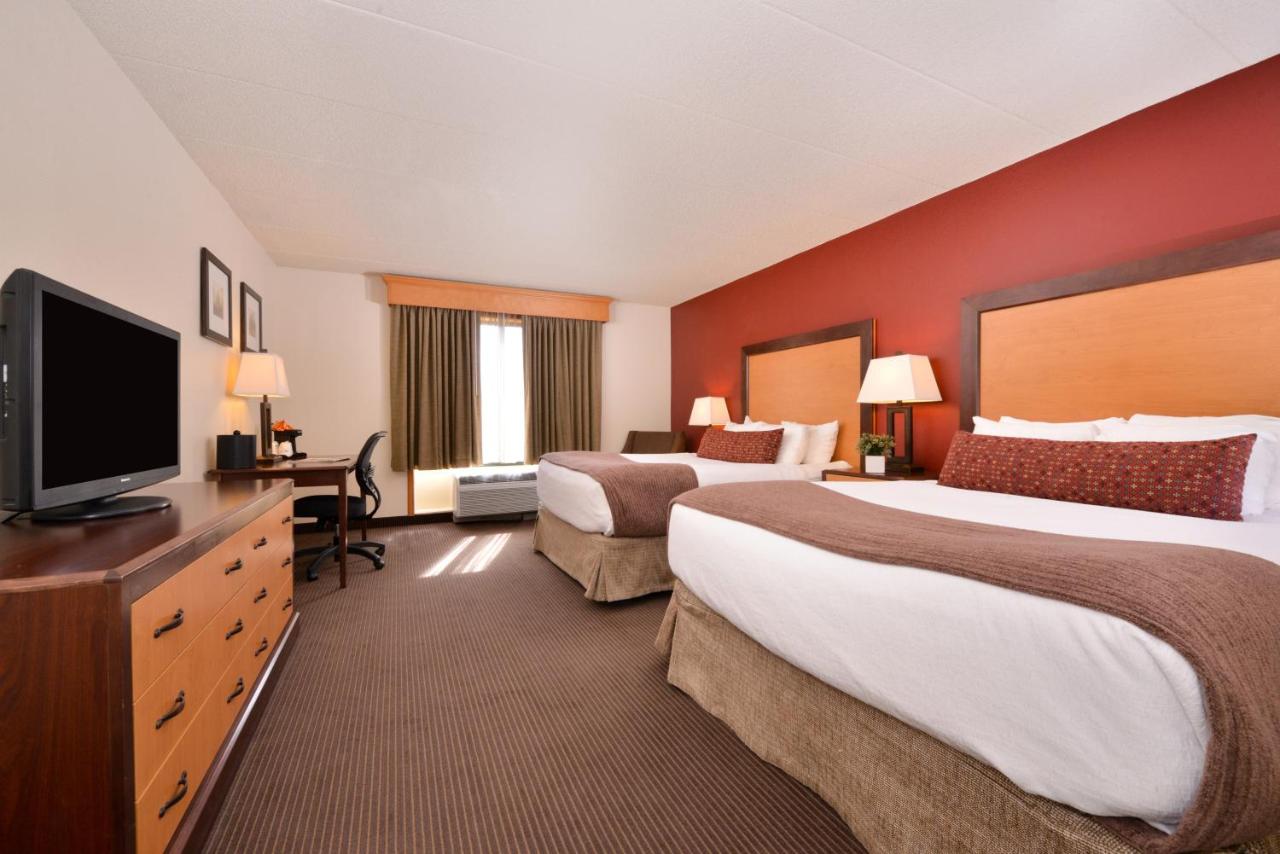 Queen Suite with Two Queen Beds with Kitchenette - Non-Smoking at Best Western Plus Sidney Lodge