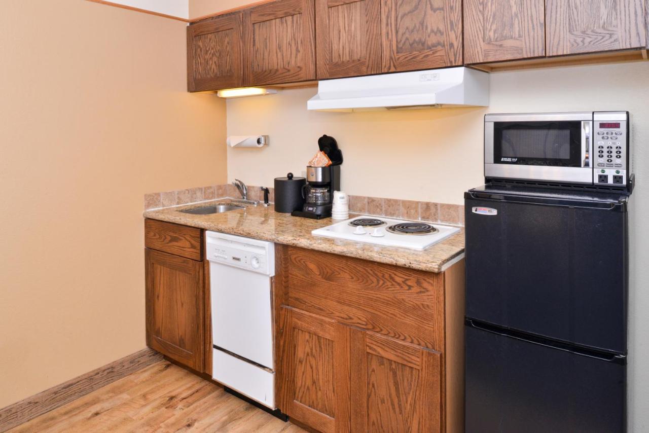 Queen Suite with Two Queen Beds with Kitchenette - Non-Smoking at Best Western Plus Sidney Lodge