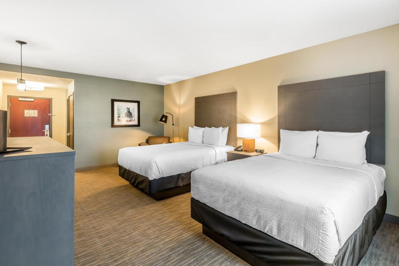 Deluxe Room with Two Queen Beds - Non-Smoking with Marina View at Marina Bay Hotel & Suites, an Ascend Collection Hotel