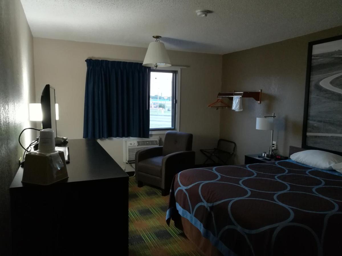 King Room - Non-Smoking at Super 8 by Wyndham Keokuk