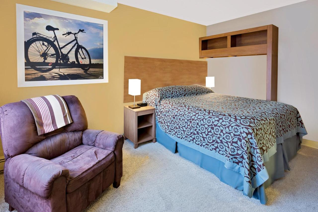 Deluxe Queen Room - Non-Smoking at Days Inn by Wyndham Winona