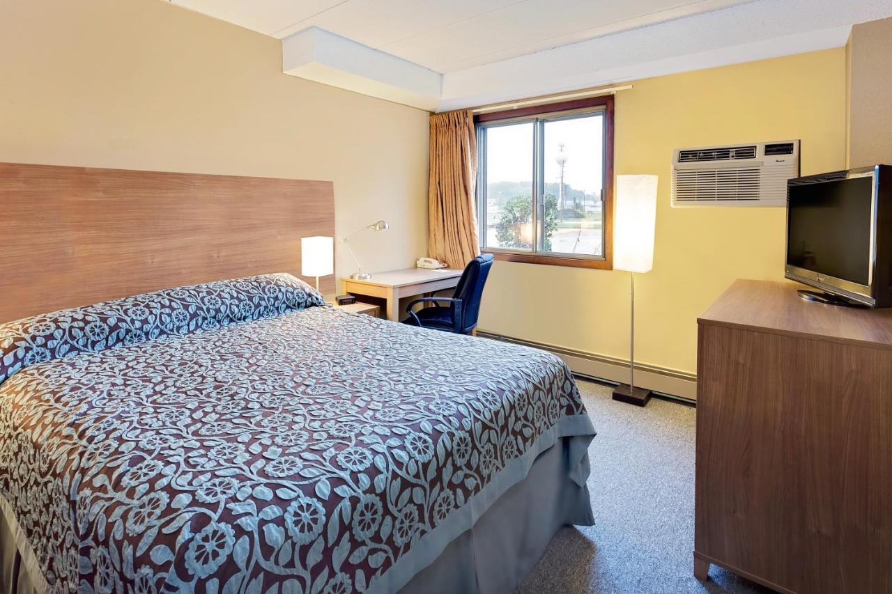 King Room - Non-Smoking at Days Inn by Wyndham Winona