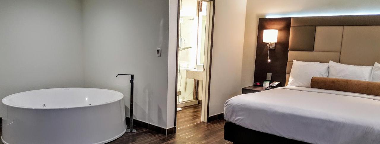 Suite with Pool View at Hotel Xilo Glendale