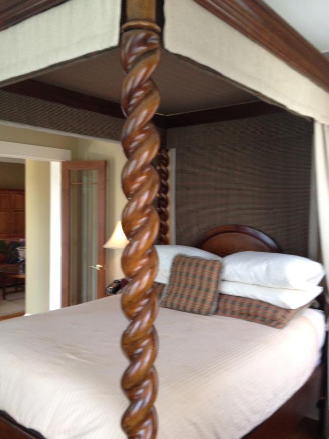 Suite with Balcony at The Belvedere Inn & Restaurant