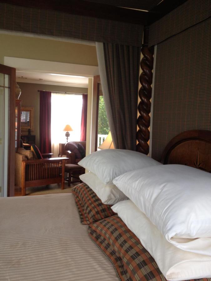 Suite with Balcony at The Belvedere Inn & Restaurant