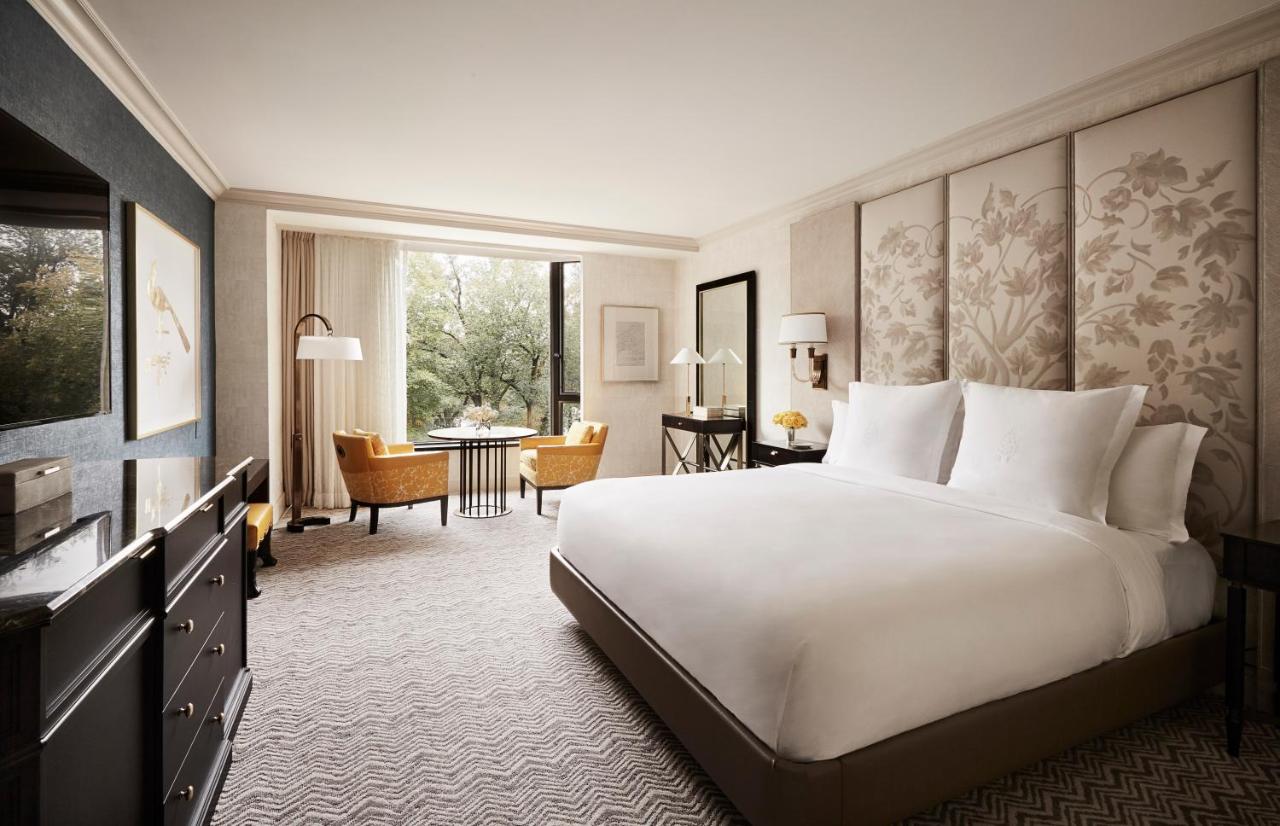 Deluxe Garden Accessible Room King Bed at Four Seasons Hotel Boston