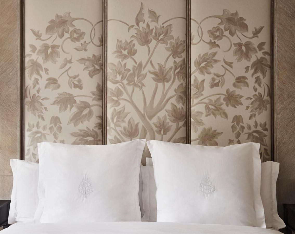 Deluxe Executive Suite Garden View at Four Seasons Hotel Boston