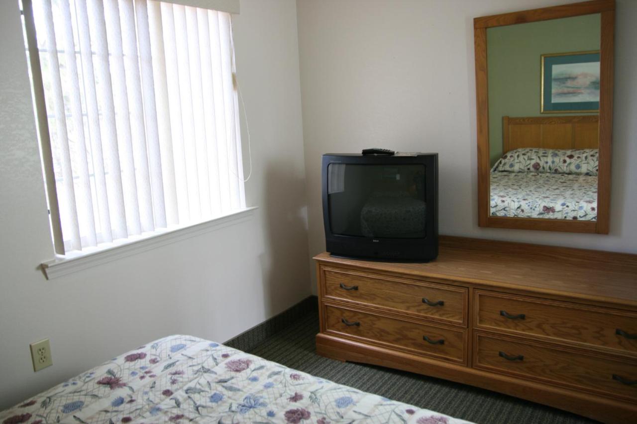 One-Bedroom Suite at Affordable Suites Salisbury