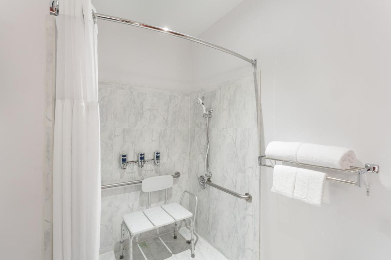Double Room with Two Double Beds - Mobility/Hearing Accessible - Non-Smoking at La Hacienda San Jose Silicon Valley