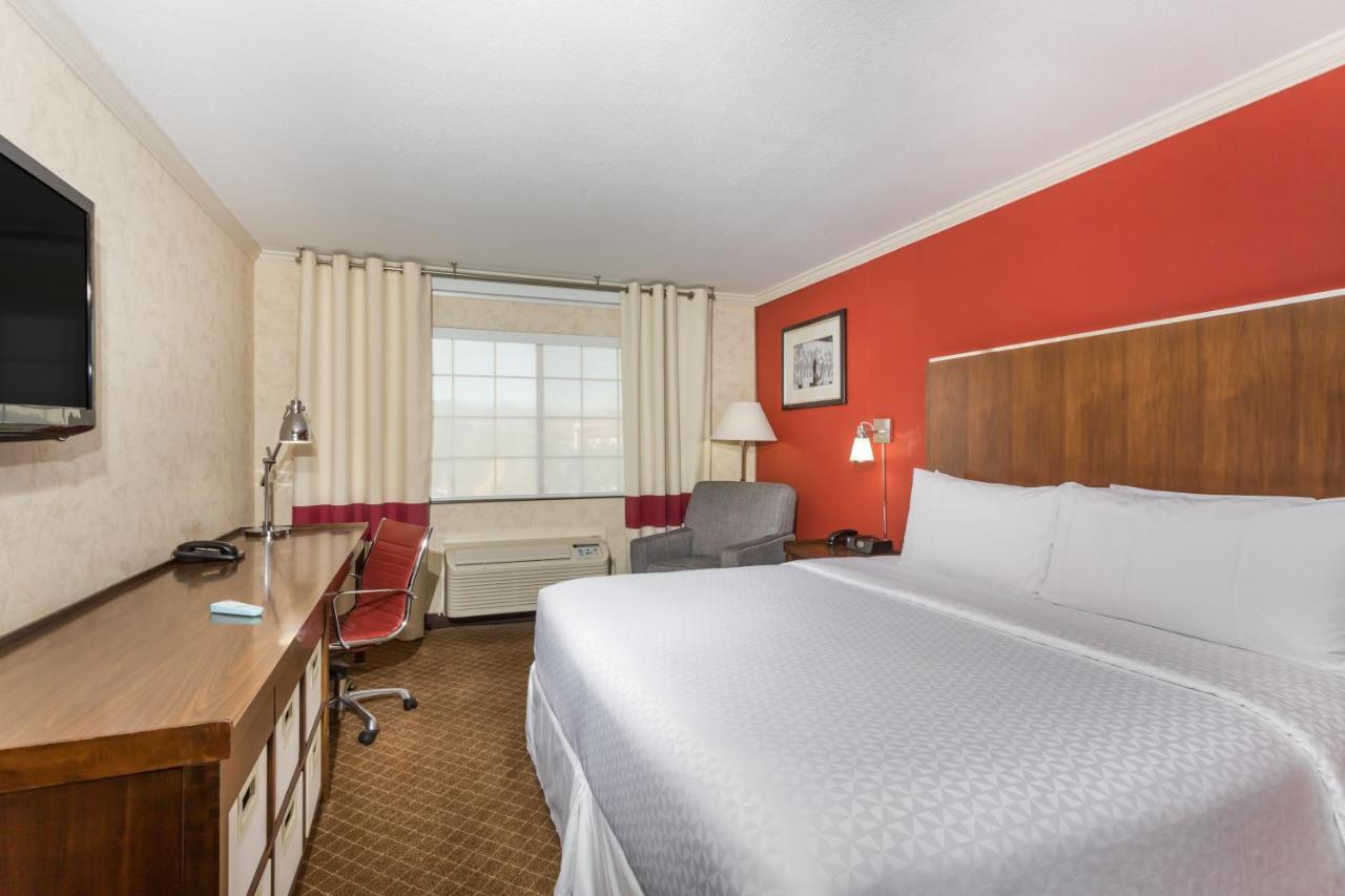 King Room - Mobility/Hearing Accessible - Non-Smoking at La Hacienda San Jose Silicon Valley