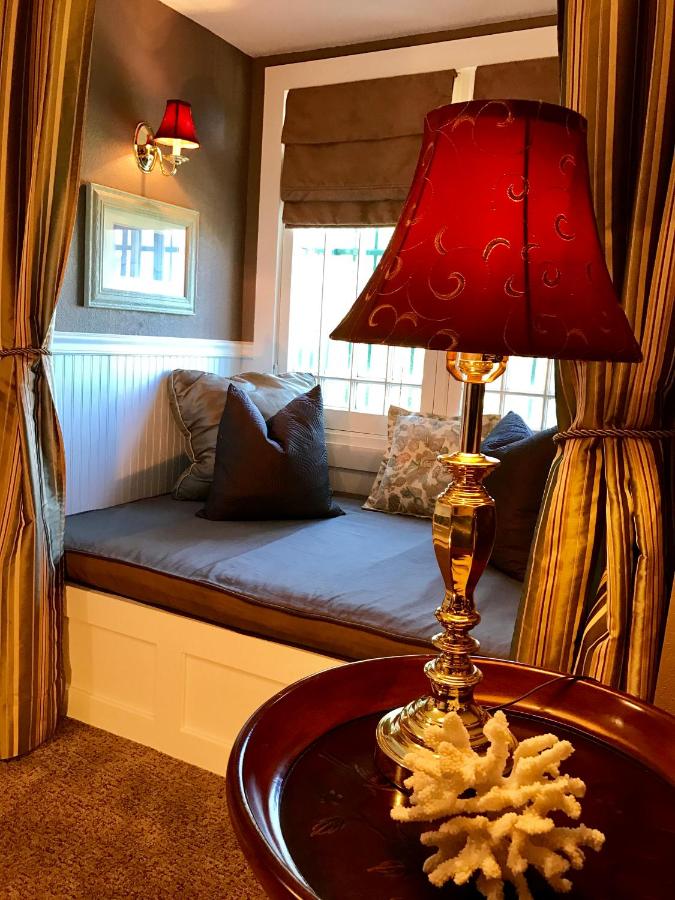 Queen Room at The Belvedere Inn & Restaurant