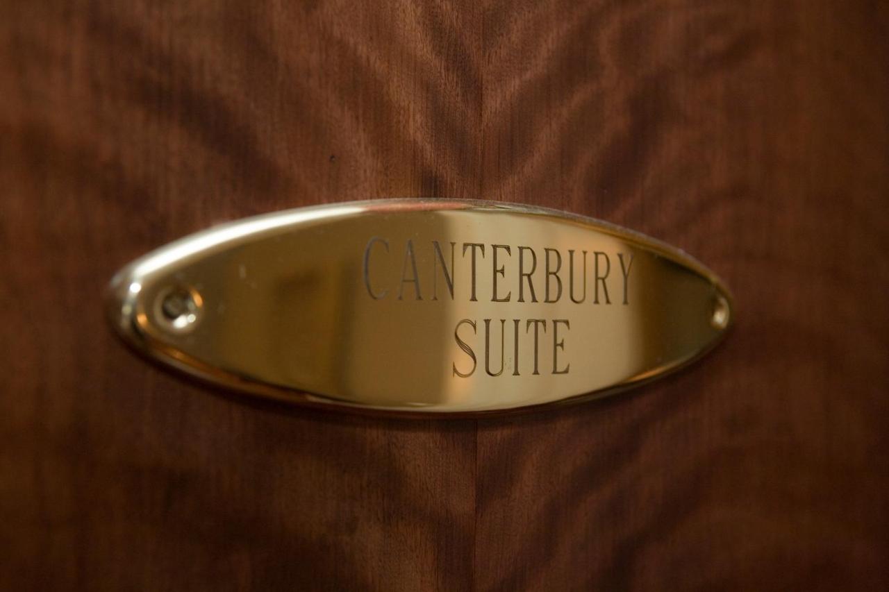 Queen Suite at The Belvedere Inn & Restaurant