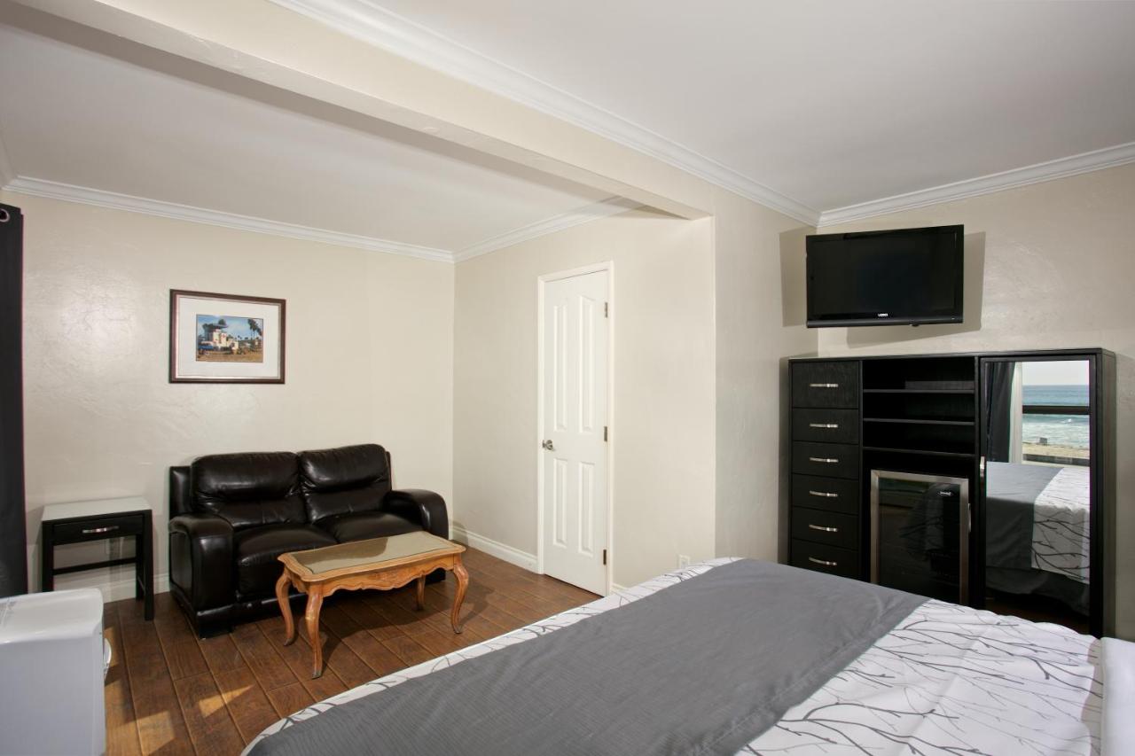 Superior Triple Room with Sea View at Ocean Beach Hotel