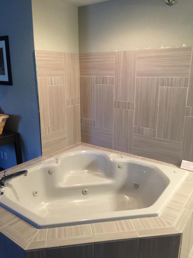 Deluxe King Studio Suite - Non-Smoking at Baymont by Wyndham Pella