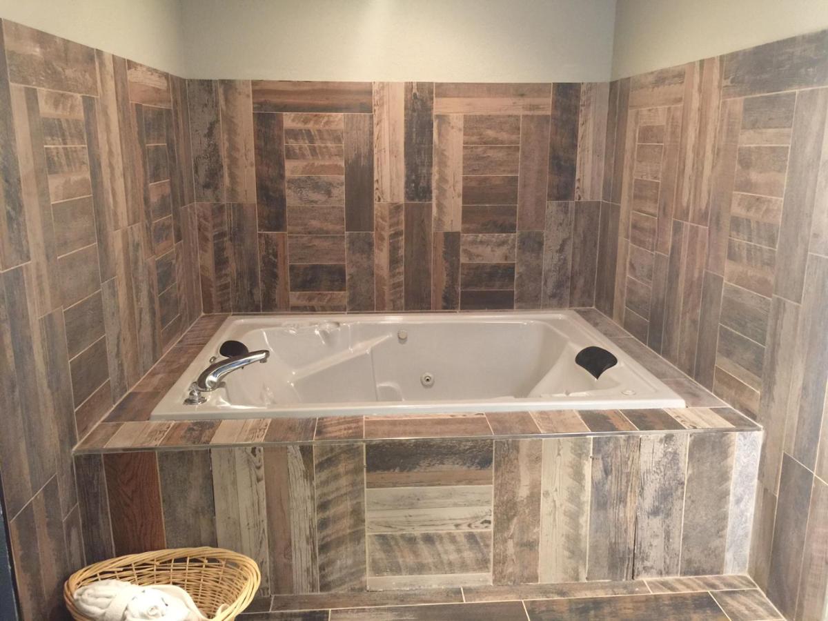 King Studio Suite - Non-Smoking at Baymont by Wyndham Pella