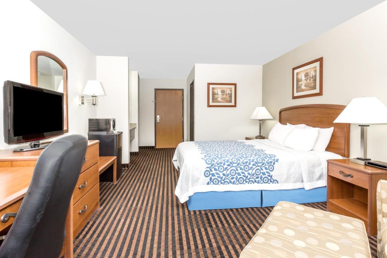Queen Room - Non-Smoking at Days Inn by Wyndham Sidney NE