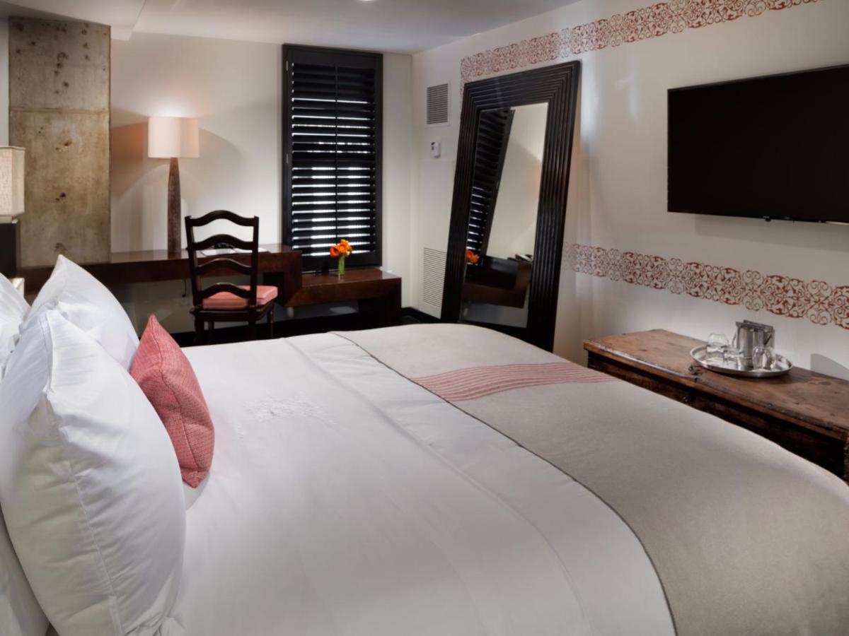King Room with City View at Hotel Valencia Riverwalk