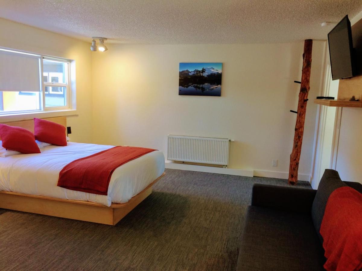 Queen Suite - Non-Smoking at Heliotrope Hotel