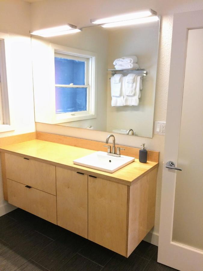 2 Room Queen Suite - Non-Smoking at Heliotrope Hotel
