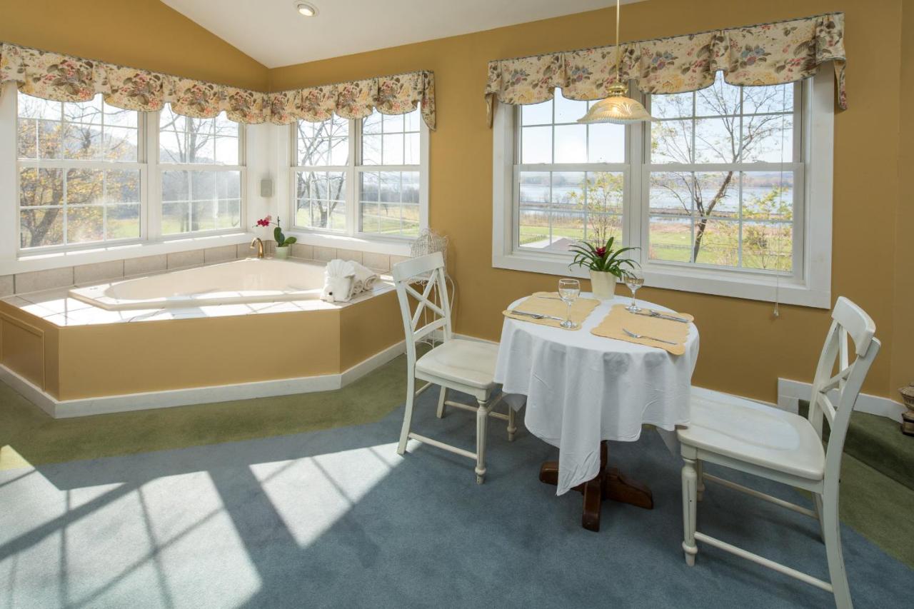 One-Bedroom Cottage at Goldmoor Inn