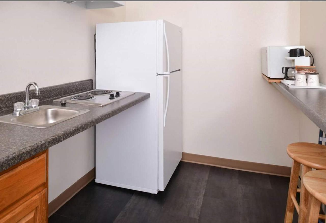 Deluxe Queen Suite at Americas Best Value Inn & Suites Atlantic