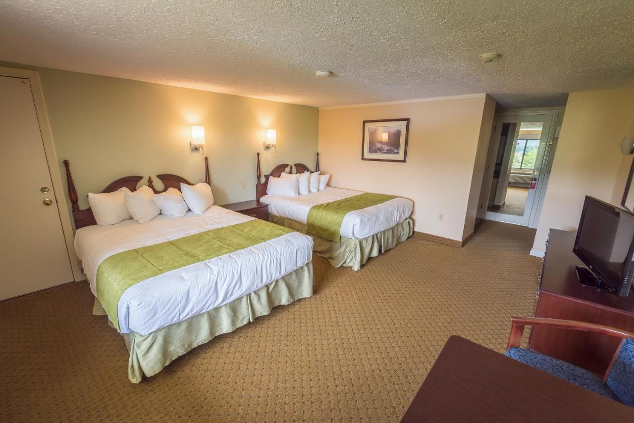 Double Queen Room with Garden View at Fox Ridge Resort
