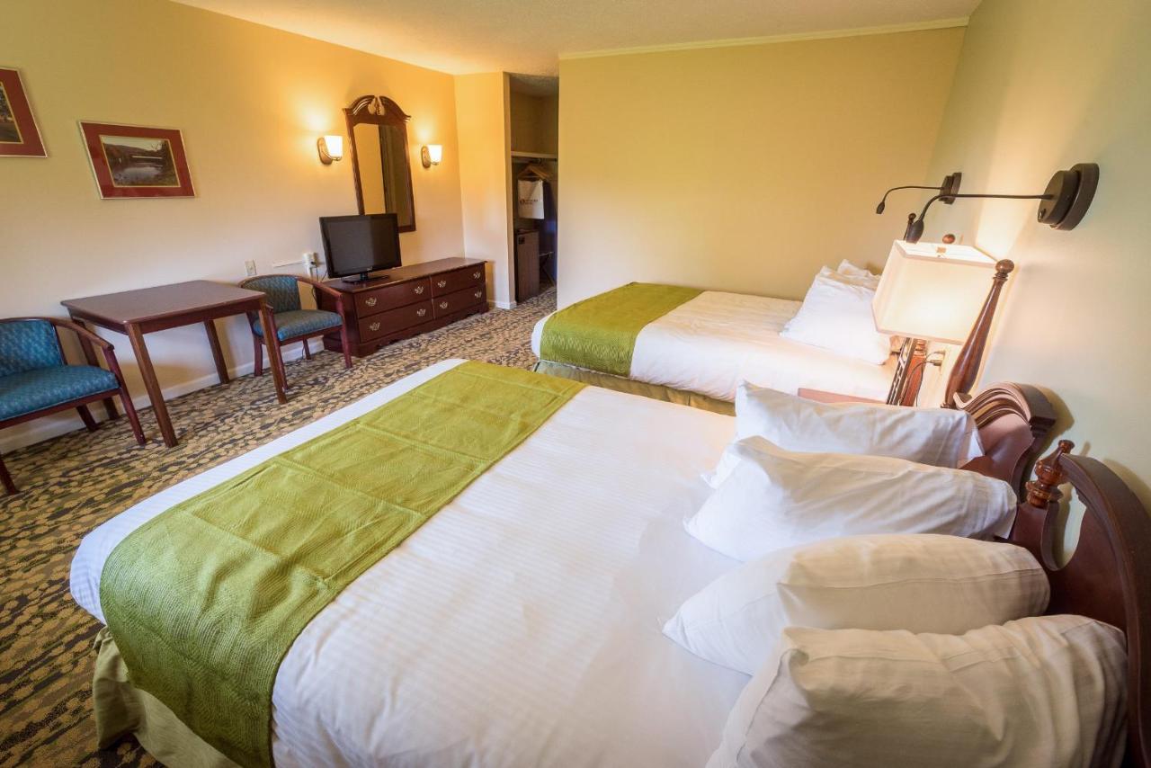 Double Queen Room with Garden View at Fox Ridge Resort